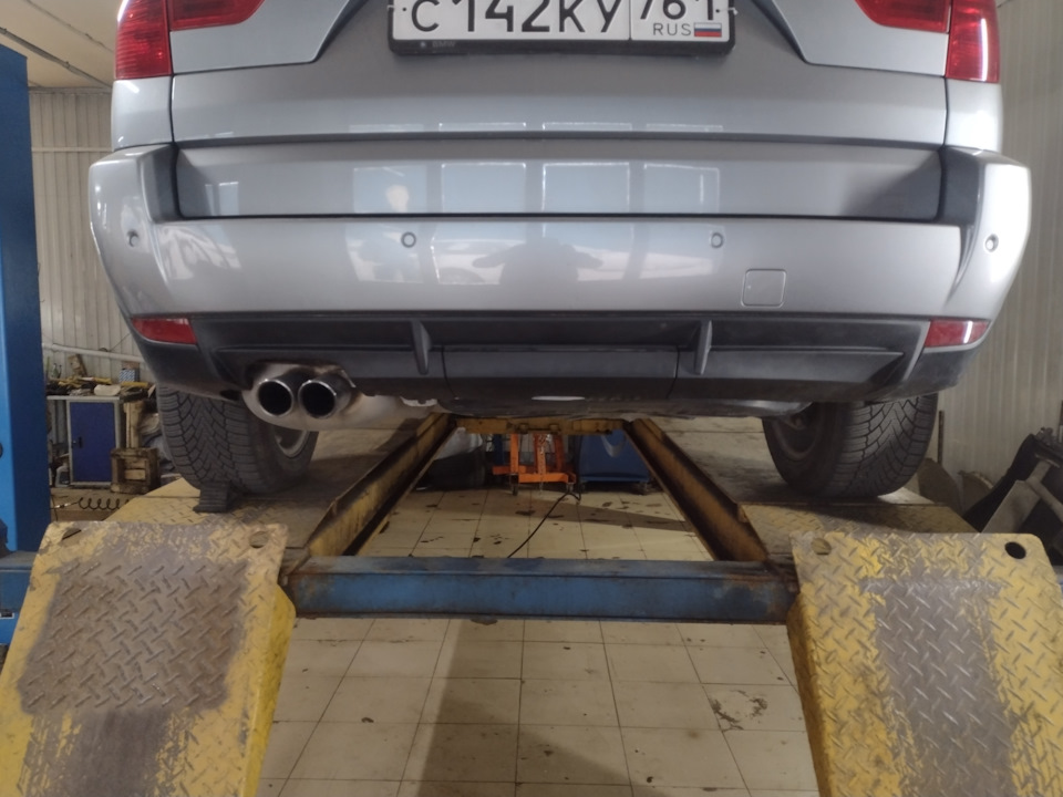 Замена накладки заднего бампера.Развал-схождение. — BMW X3 (E83), 2,5 л ...
