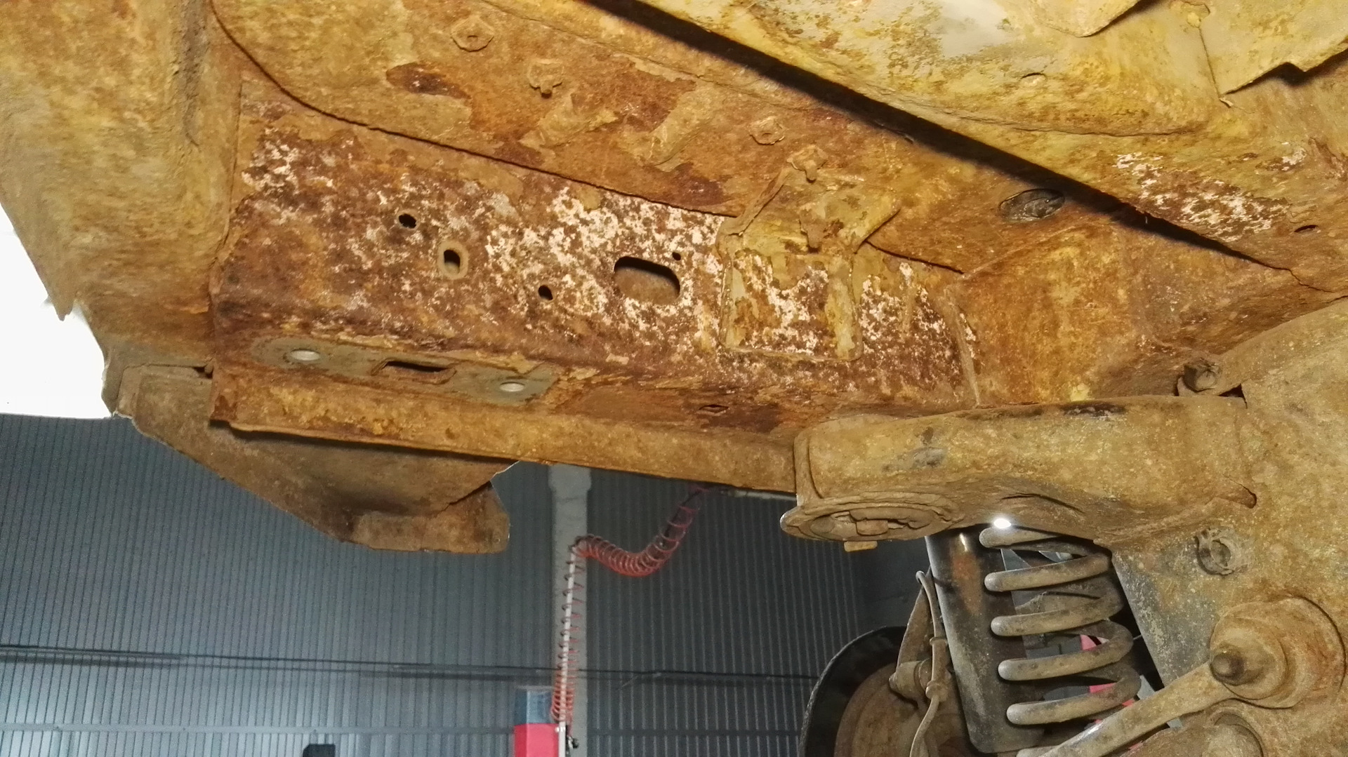 Лонжероны днища митсубиси сигма. Днище altezza 4wd. Лонжерон днища передний ваз 2112. Днище seat leon 2. Орел днище.