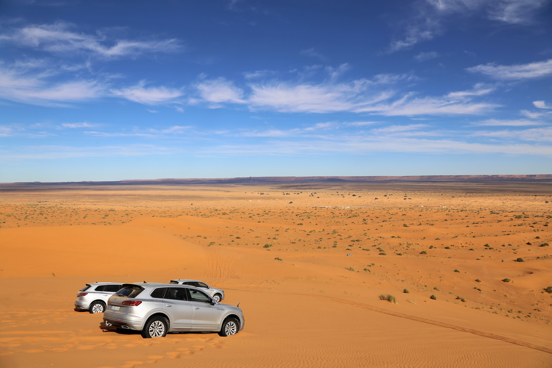 Видео desert. Туарег в пустыне. Туарег 2003 в пустыне. Volkswagen Touareg в пустыне. Туареги в пустыне сахара.