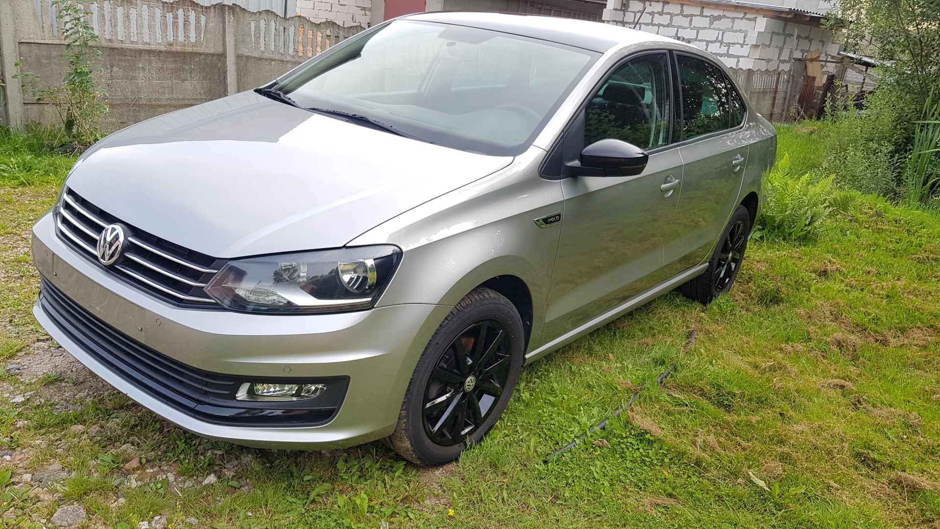 VW Polo sedan r line