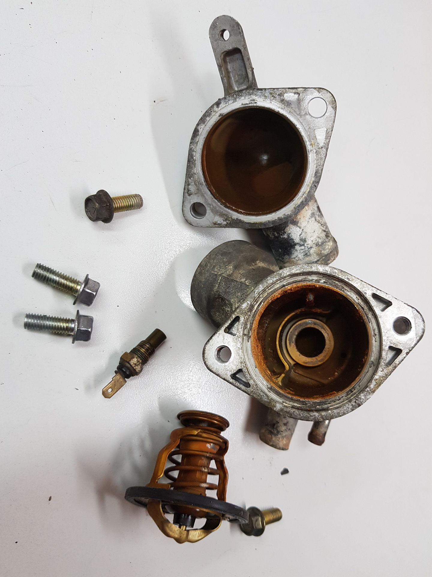 термостата 4. корпус термостата гольф 4 1. термостат 4w4794. 6 apf. термостат 4g63t.