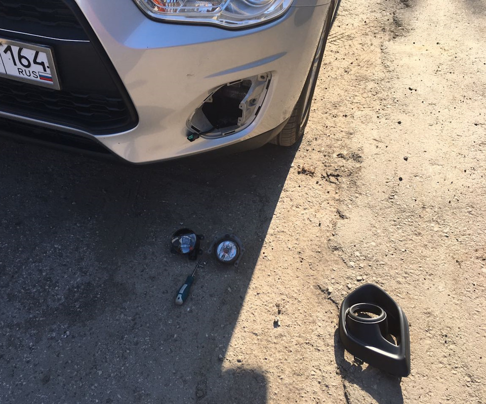 Установка передних ПТФ LED VALEO 047414 — Mitsubishi ASX, 1,8 л, 2013 ...