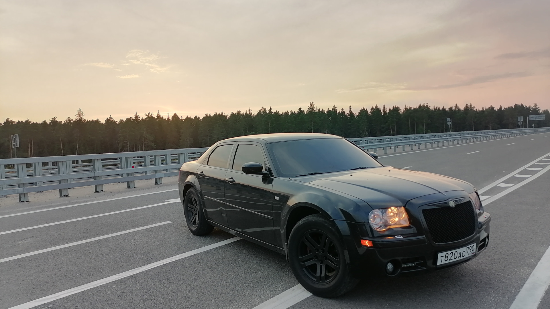 Chrysler 300 (300C) (1G) 2.7 бензиновый 2004 | Black Predator на DRIVE2