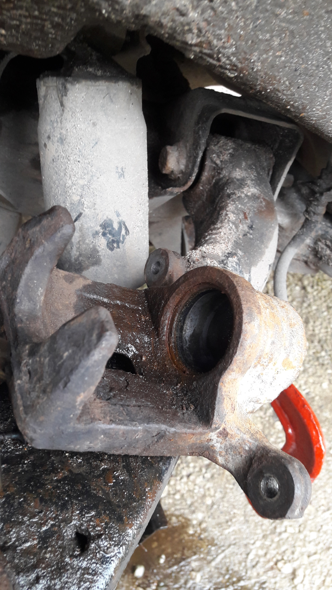 Замена поршня в тормозном цилиндре — Nissan Pathfinder (3G), 2,5 л ...