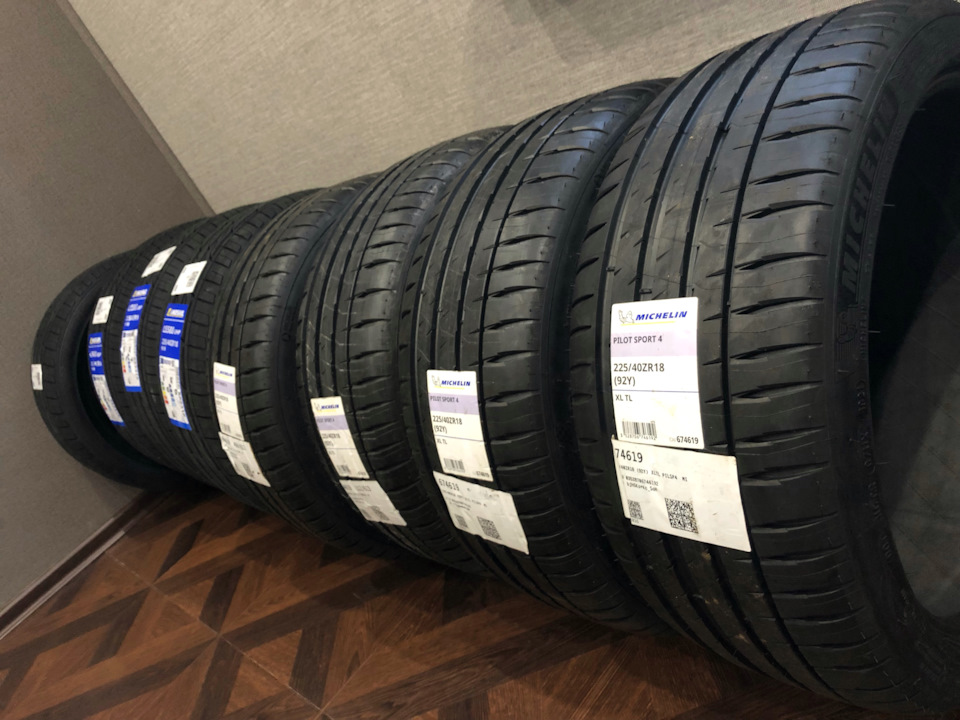 Фото в бортжурнале Volkswagen Scirocco (3G). Запчасти на фото: Michelin Pilot Sport PS4