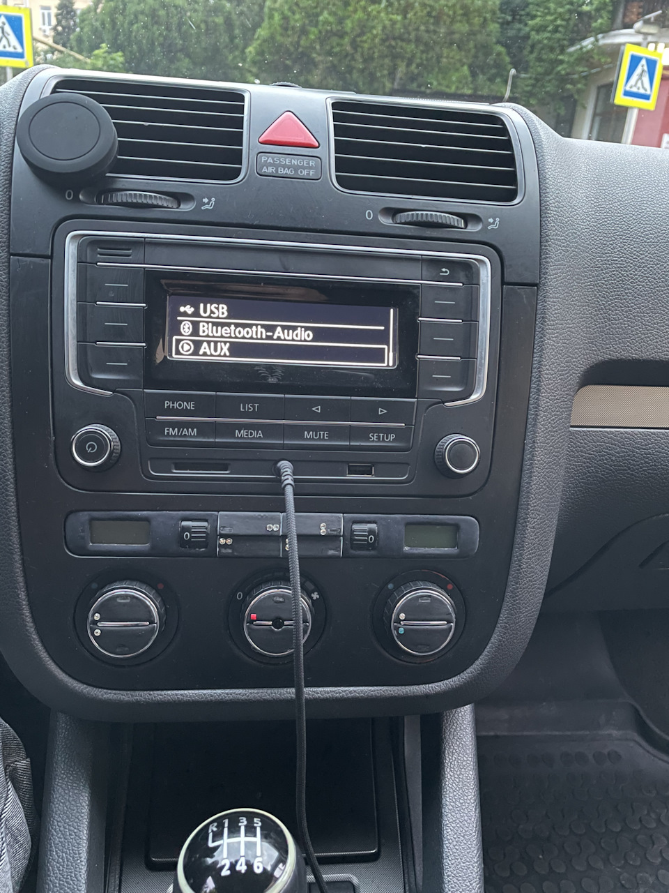 Кулиса мкпп, кнопки климат -контроля — Volkswagen Golf Mk5, 1,6 л, 2004 ...