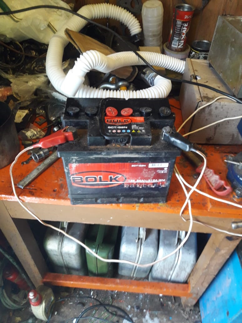 Замена электролита в аккумуляторе. — ГАЗ 2402, 2,5 л., 1972 года ...