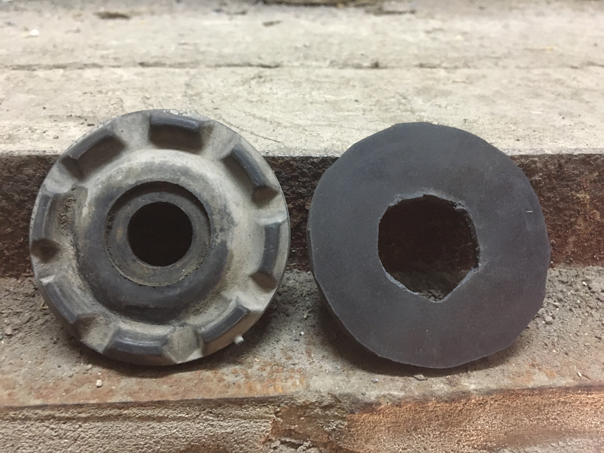 Подушки заднего редуктора — Toyota Mark II (110), 2 л, 2001 года ...