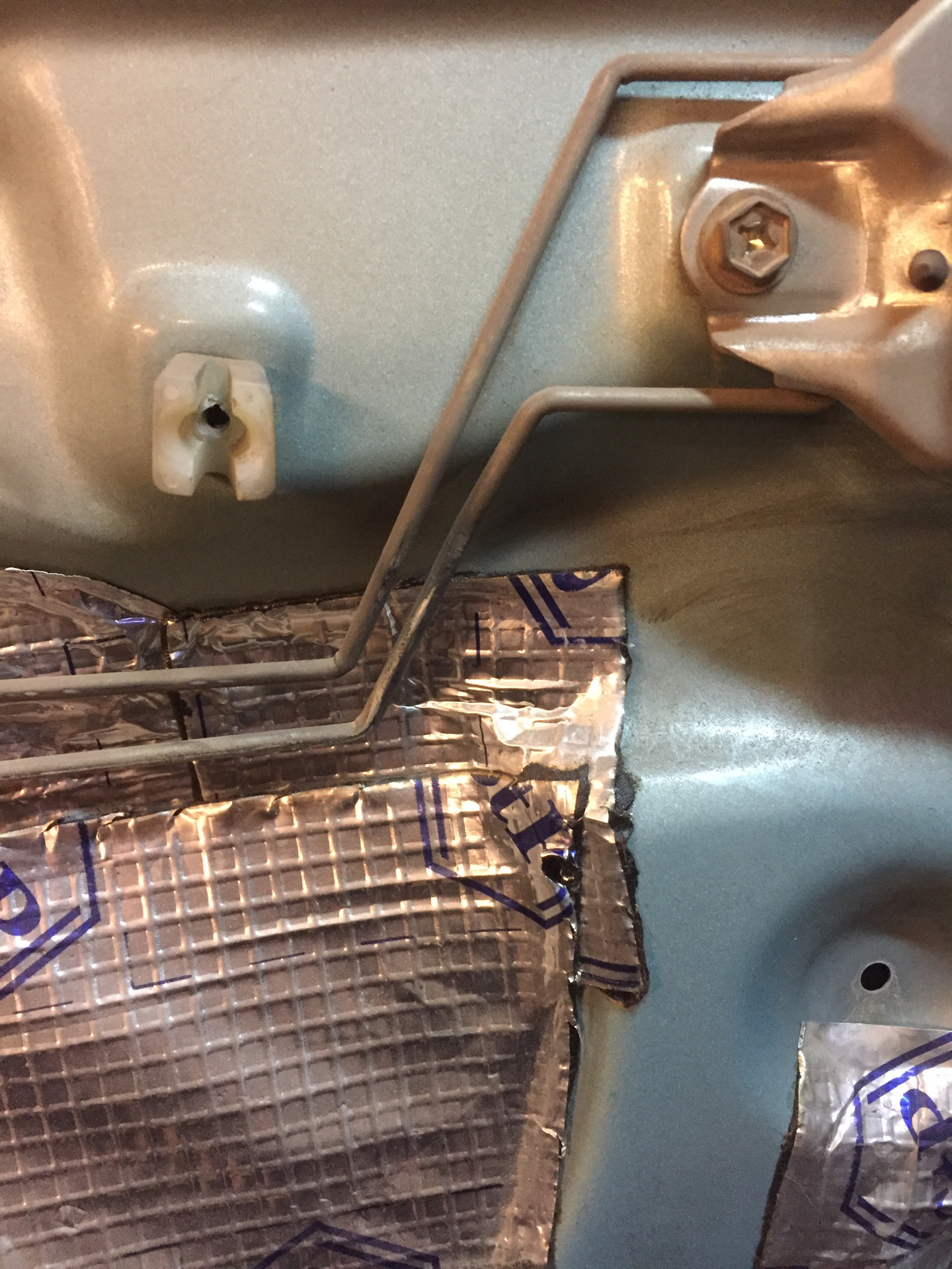 тойота не открывается дверь изнутри