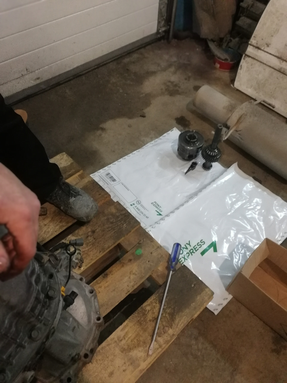 Говорят, что купил машину, а диски реплика? Просто купи оригинал ...