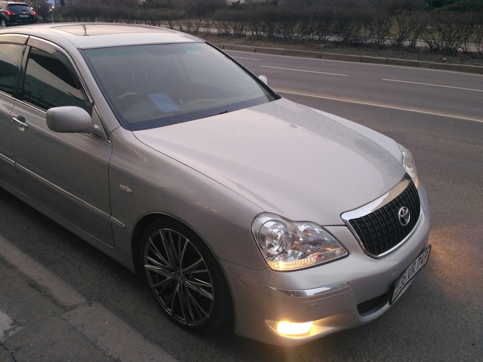 Toyota Crown Majesta s180