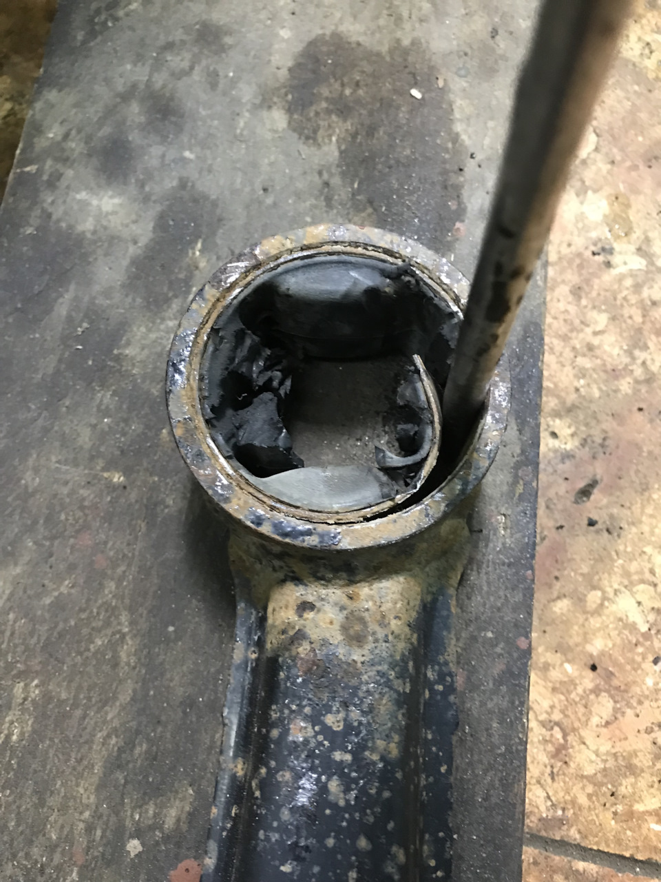 Замена сайлентблоков задних продольных рычагов Toyota Rav 4 — Toyota ...