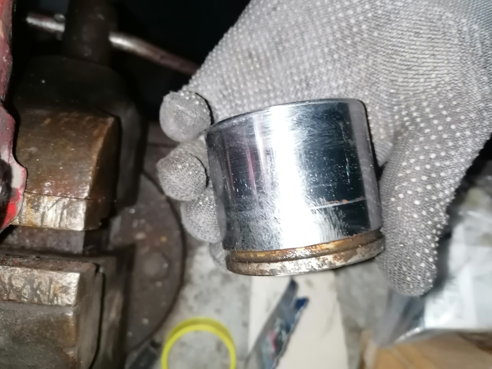 Потек задний суппорт. Ремонт суппорта газ 3110.