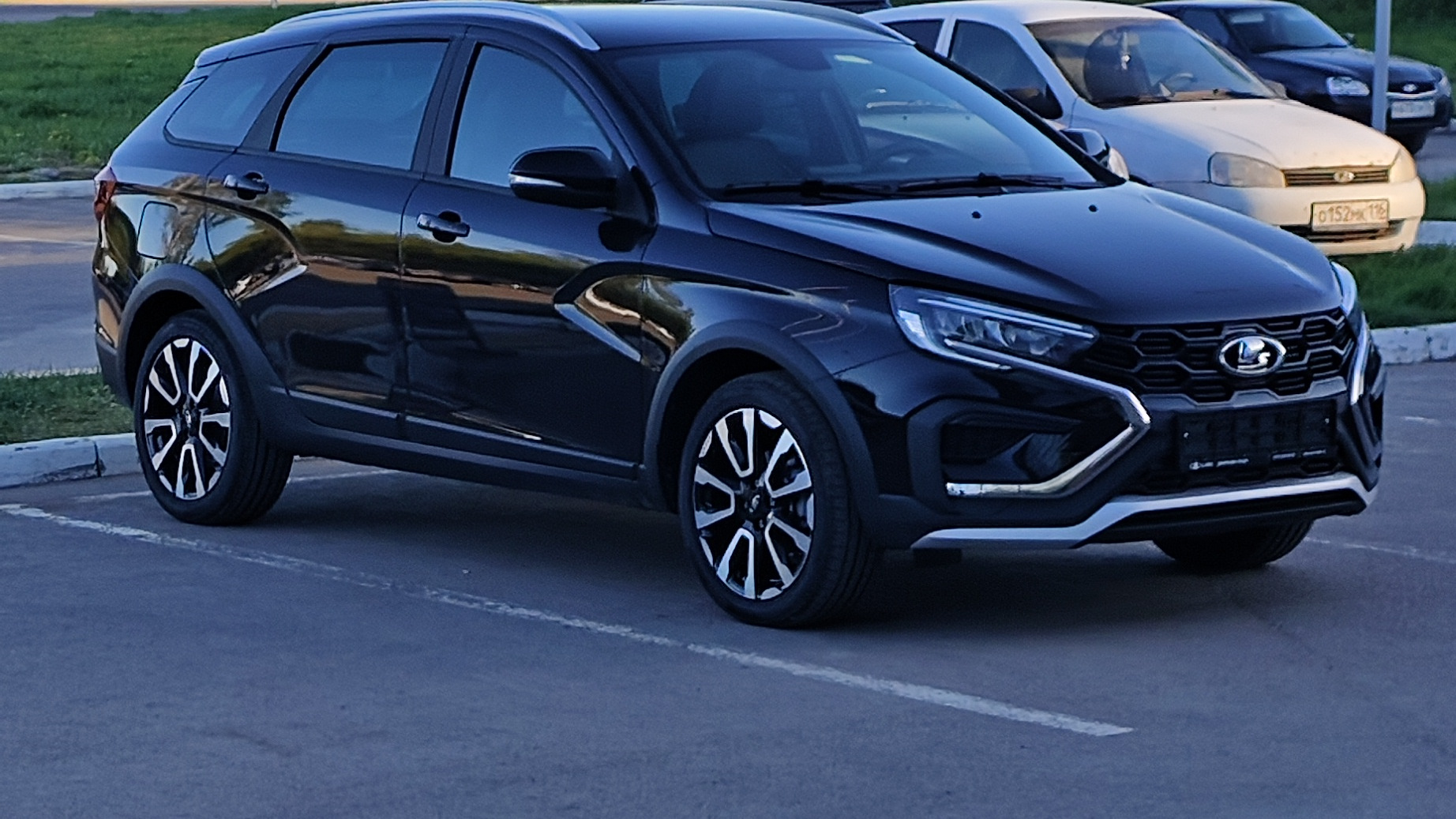 АвтоВАЗ поднял цены на Lada Vesta Cross - Рамблер/авто