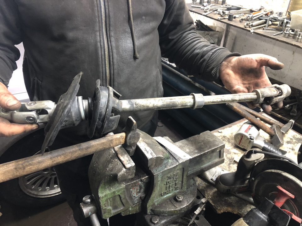 Замена рулевого вала — Audi Q5 (1G), 2 л, 2014 года | визит на сервис ...