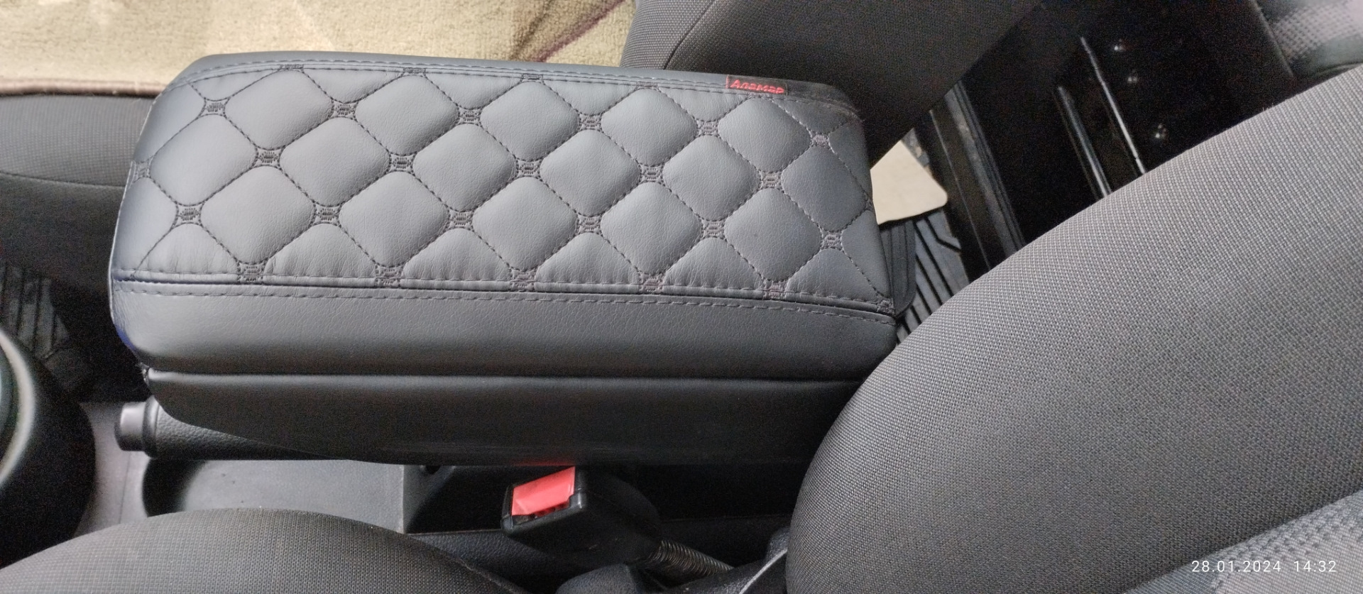Подлокотник — Ford Fusion, 1,4 л, 2009 года | аксессуары | DRIVE2