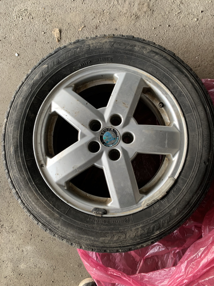 Шины зимние нешипованные Dunlop 195/65 R15, литые диски 15 на ...