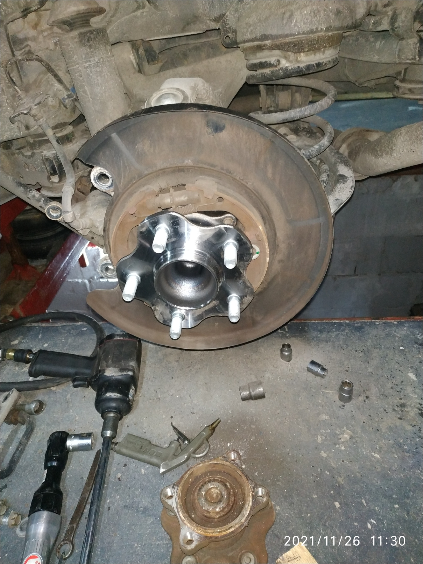 Замена задней ступицы - Nissan Wingroad (Y11), 1,5 л, 2004 года своими руками DR