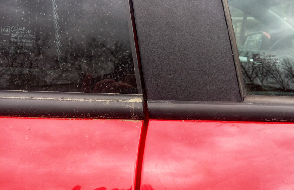 Линия молдинга на отрегулированной пассажирской. Может и не совсем идеально, но я ориентировался на ребро боковины — там все четко. — Opel Astra H GTC