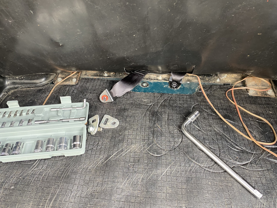 Задние ремни безопасности ВАЗ 21214 — Lada 4x4 3D, 1,7 л, 2010 года ...