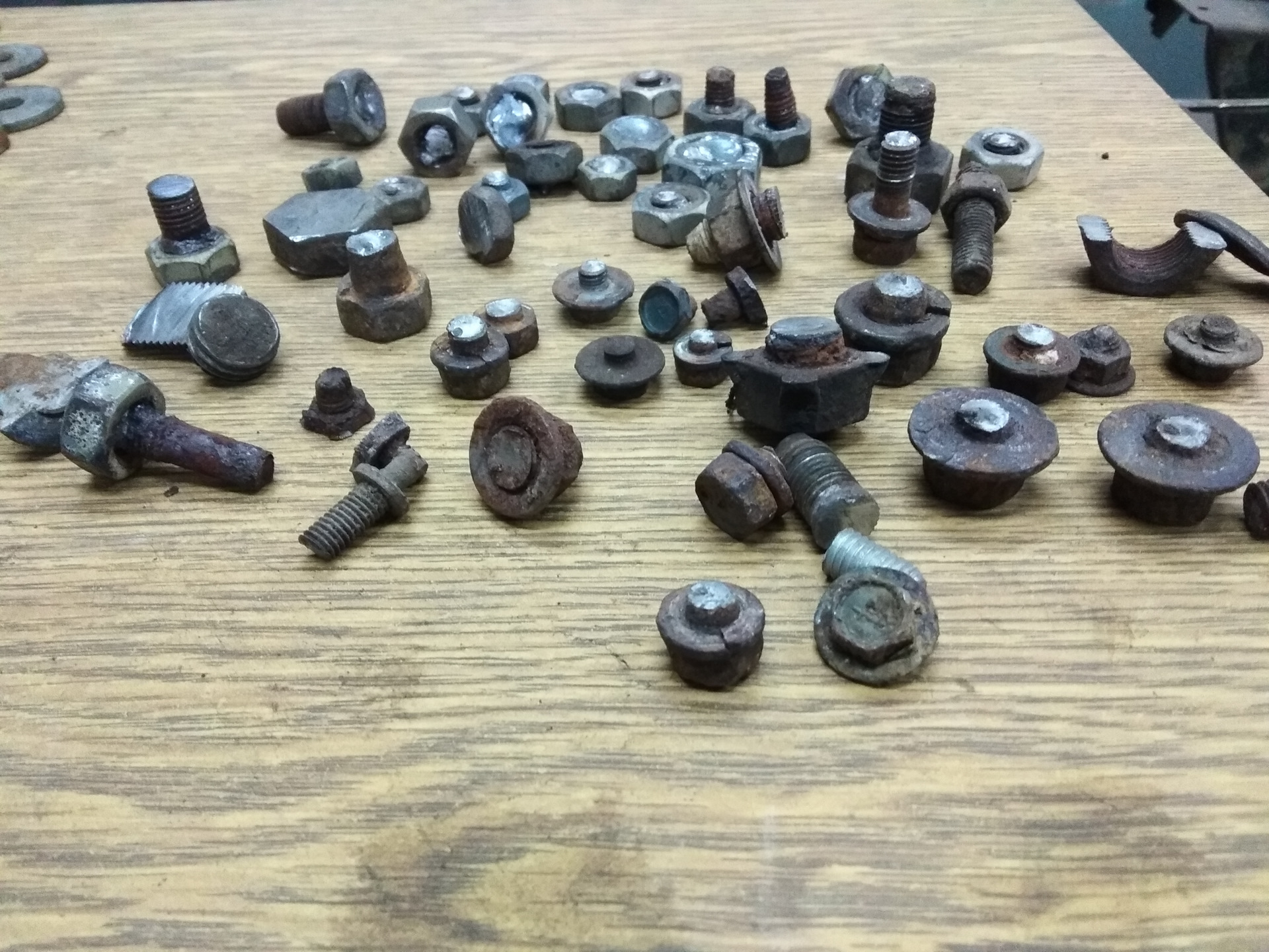 А как откручиваются болты на японце 1998г — Mitsubishi Pajero (2G), 3 л ...