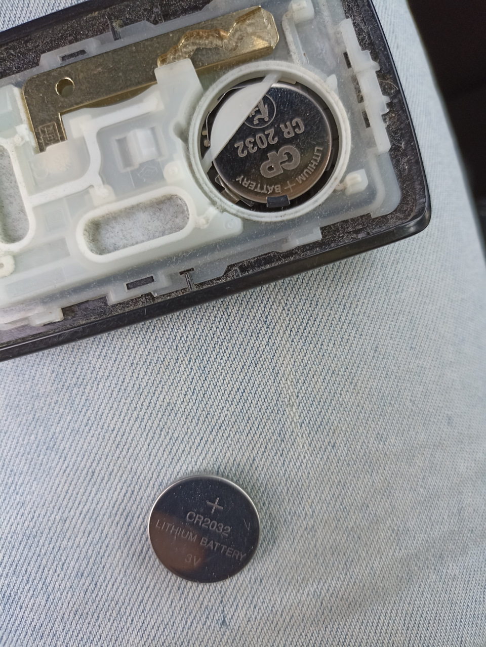 Замена батарейки в пульте — Renault Grand Scenic IV, 1,5 л, 2017 года ...