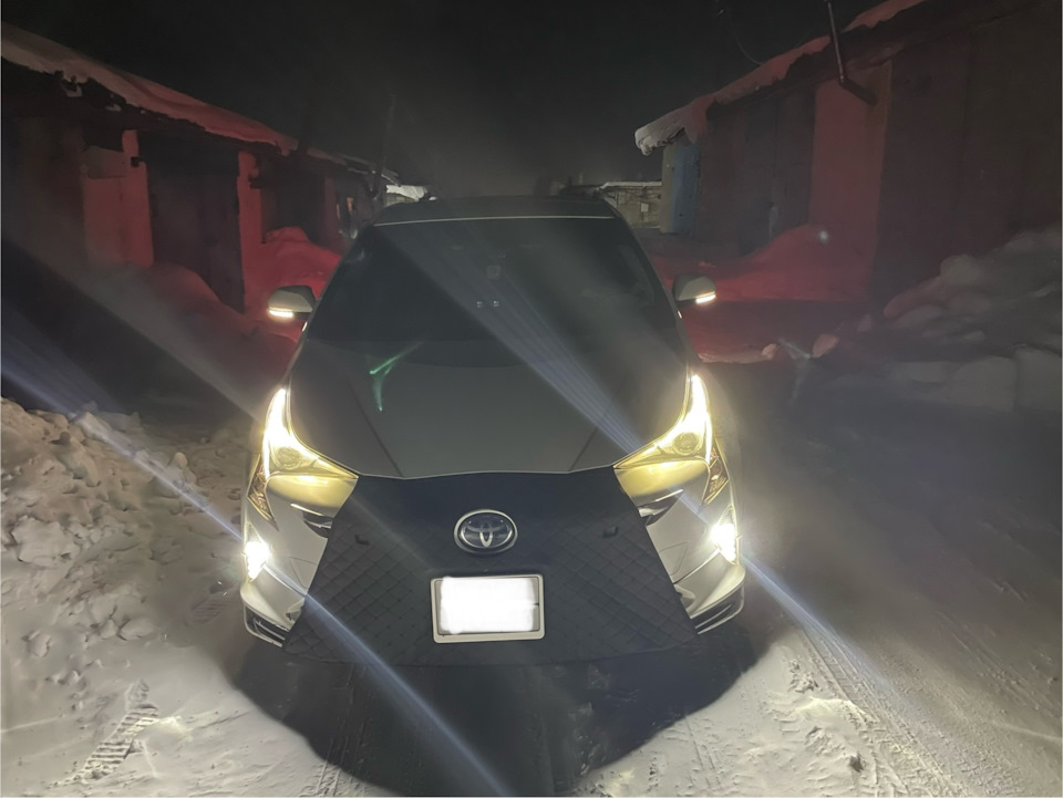 Замена поворотников в боковых зеркалах — Toyota Prius (50), 1,8 л, 2016 ...