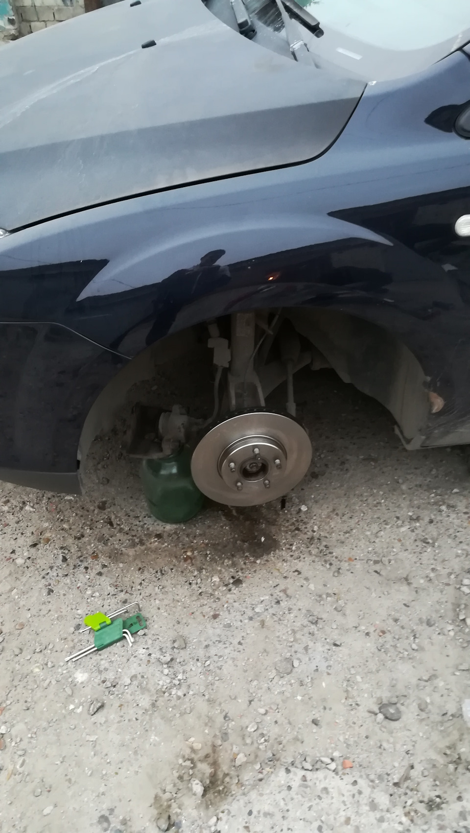 Замена тормозных дисков — Ford Focus Sedan II, 1,6 л, 2006 года ...