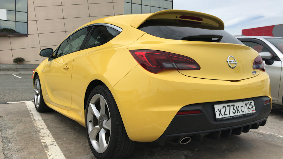 Листва пожелтела. — Opel Astra J GTC, 1,4 л, 2013 года | стайлинг | DRIVE2