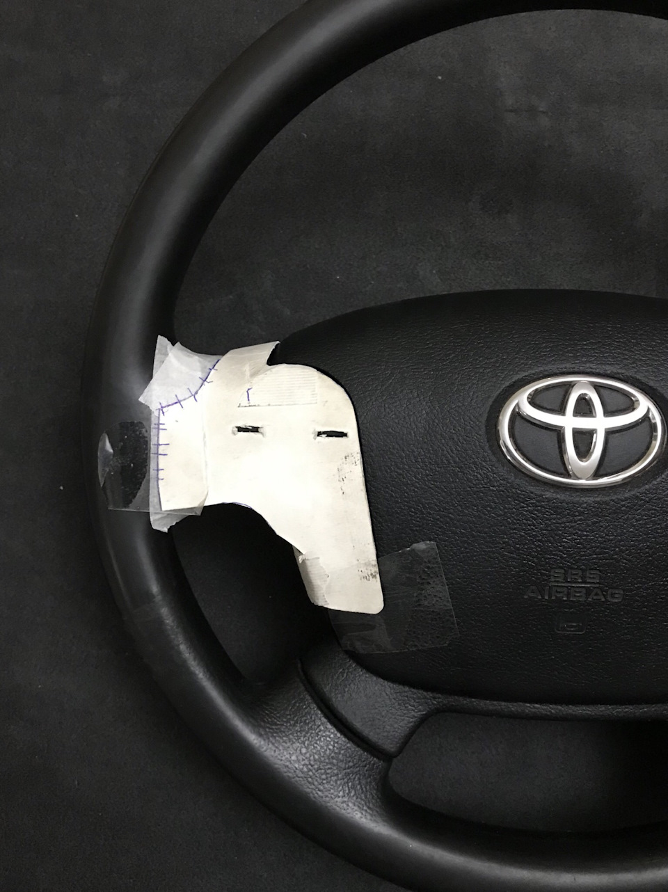 Круиз контроль на тойота королла 120. Кнопки руля королла 120. Кнопки руля toyota wish. Кнопка под рулем. Кнопка p под рулём avensis.