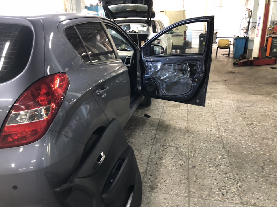 Замок передней двери. Часть 2. — Hyundai i20 (1G), 1,4 л, 2010 года ...