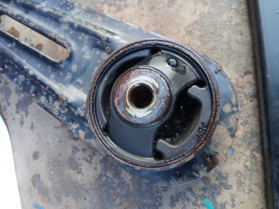 замена слйлентблоков подрамника — Nissan X-Trail II (t31), 2,5 л, 2008 ...