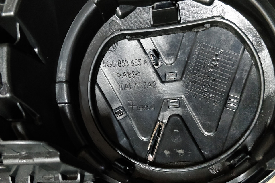 Details behind the badge — Volkswagen Golf Mk7