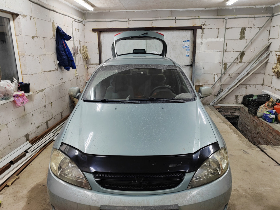 Удаление хрома с решетки радиатора — Chevrolet Lacetti 5D, 1,6 л, 2007 ...