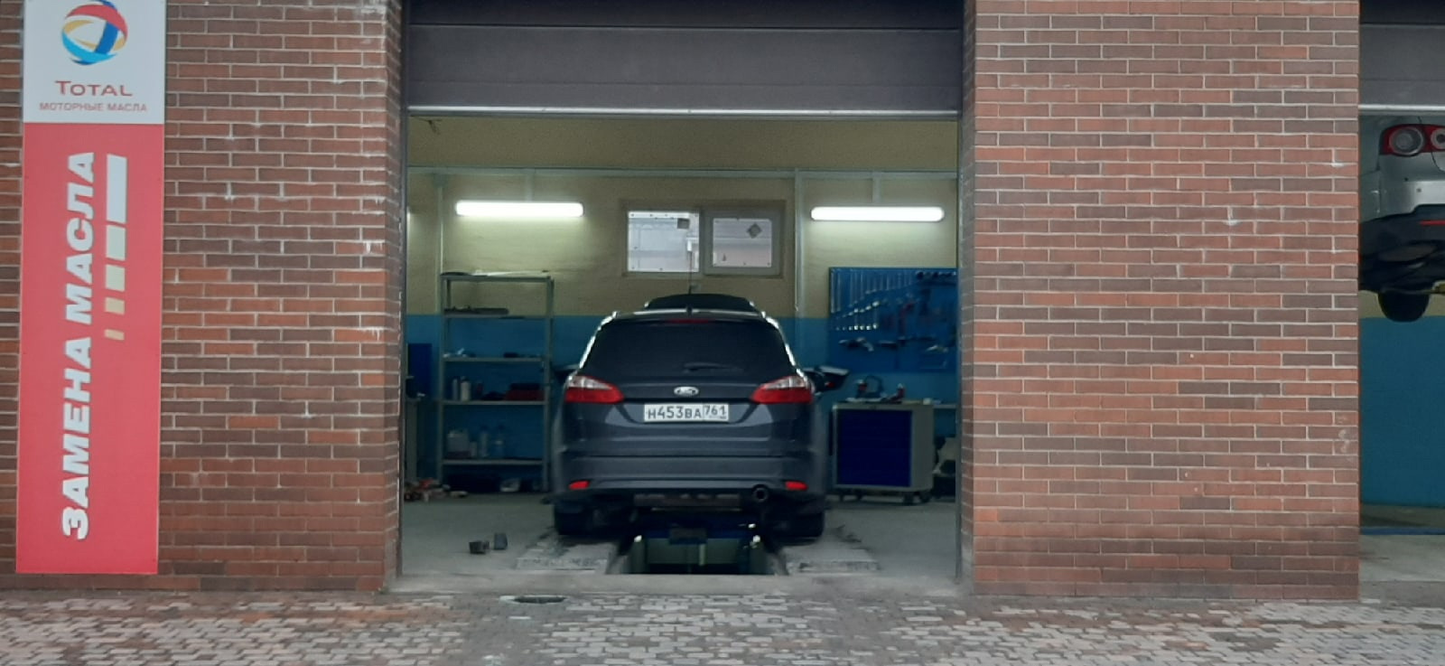 046. Замена сальника кронштейна ТНВД — Ford Focus Wagon III, 2 л, 2012 ...