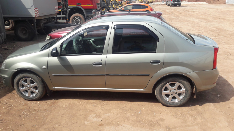 пришло тепло, а вместе с ним и ветровики — Renault Logan (1G)