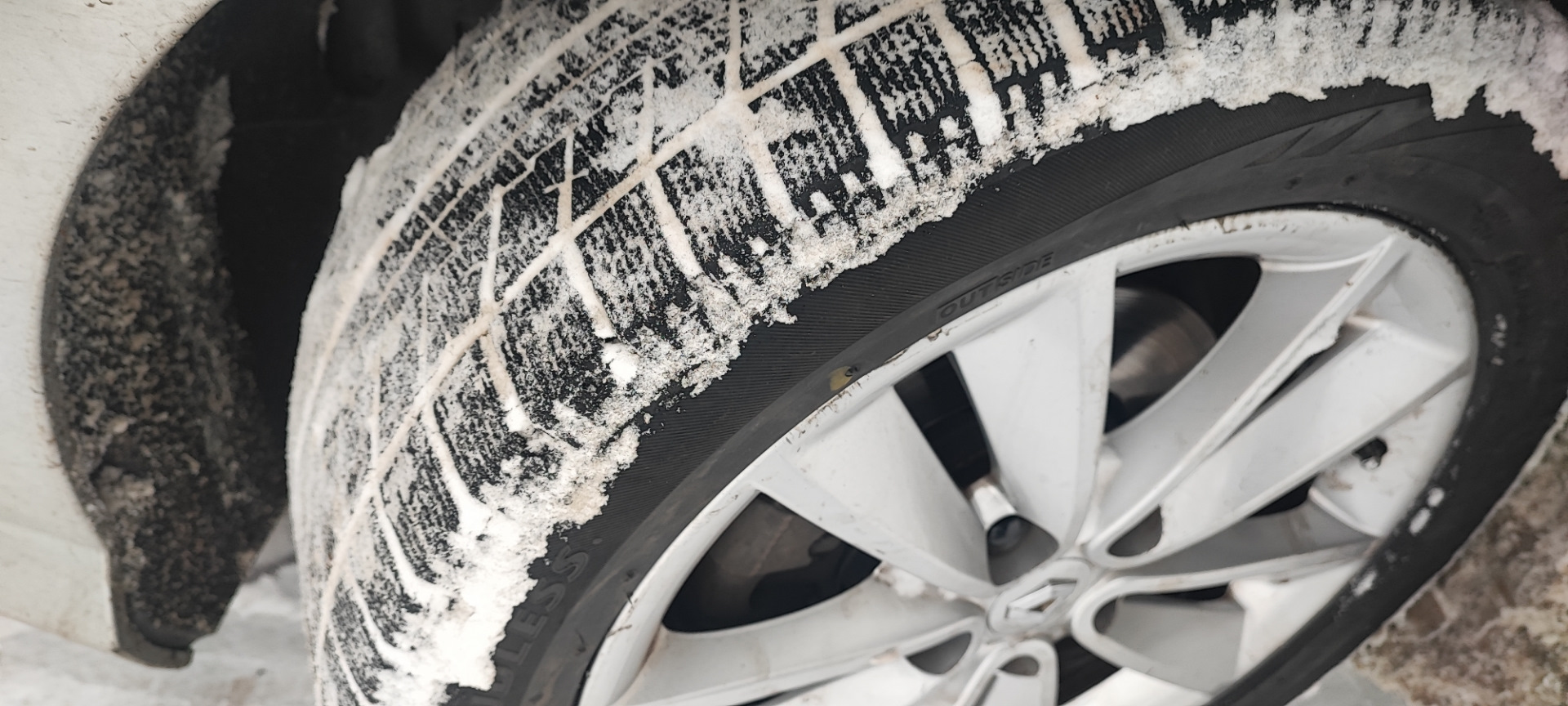 Зима😁r17 БРИДЖСТОУН BLIIZAK VRX 225*50 — Renault Laguna III, 2 л, 2008 ...