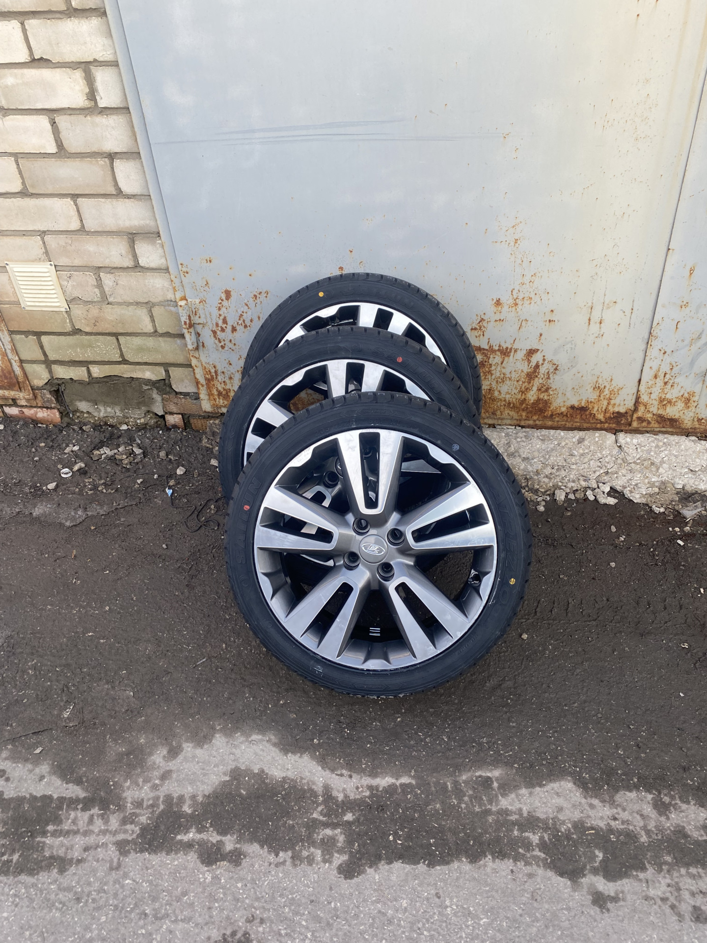 Установка колес R17 от Vesta SW Cross с разболтовкой 4*100 и Ц.О. 60.1 ...