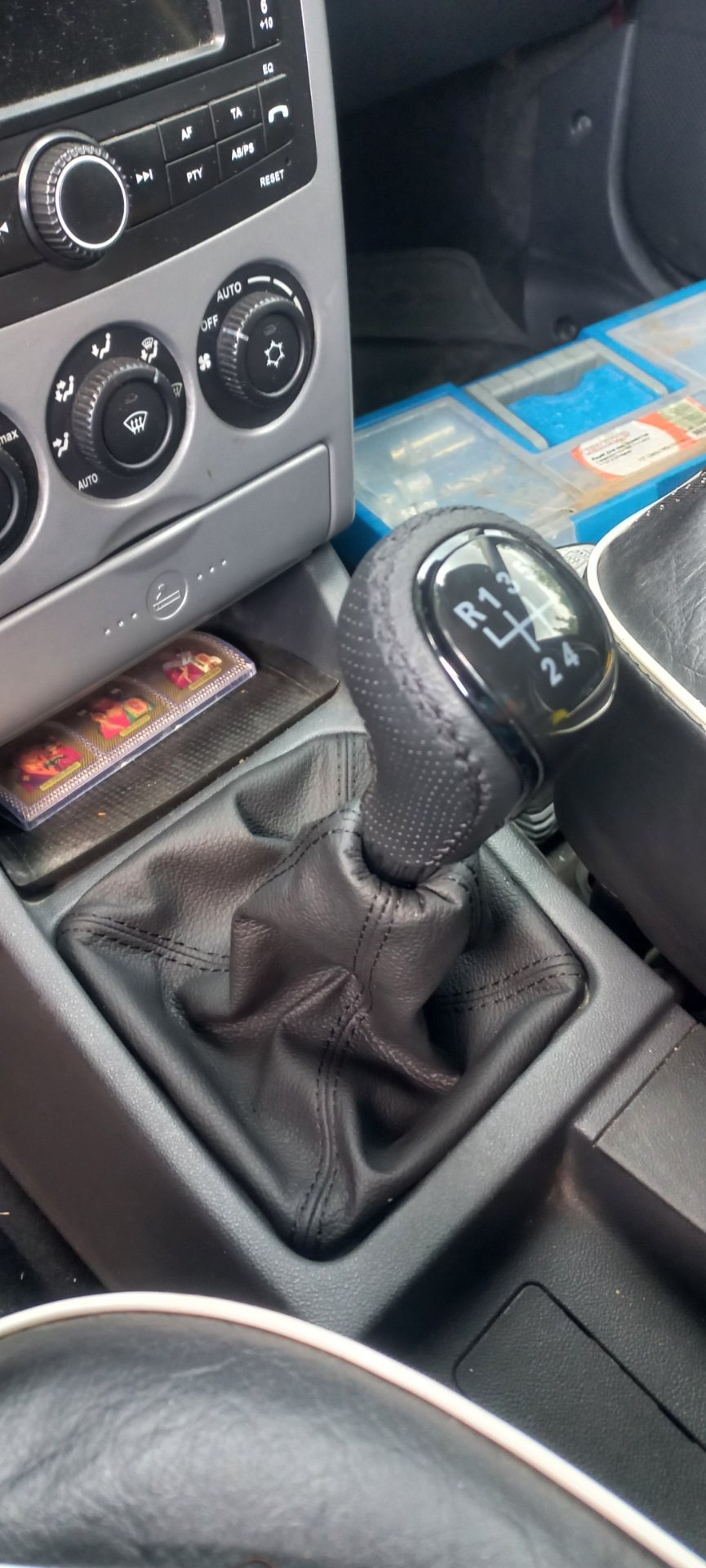 Ручка кпп в стиле Веста. — Lada Приора хэтчбек, 1,6 л, 2012 года ...
