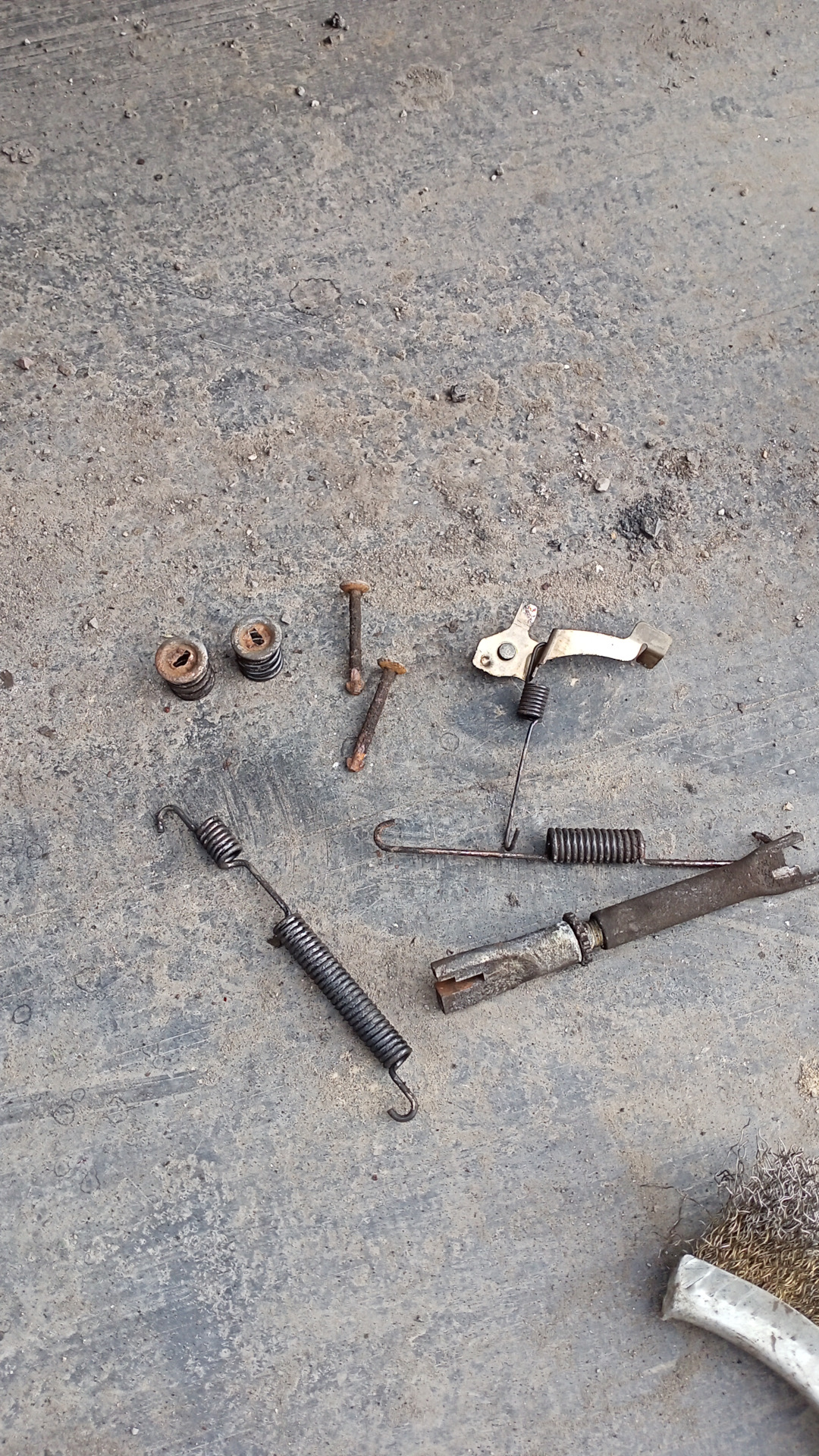 Замена задних колодок и обслуживание барабанных тормозов — Hyundai ...