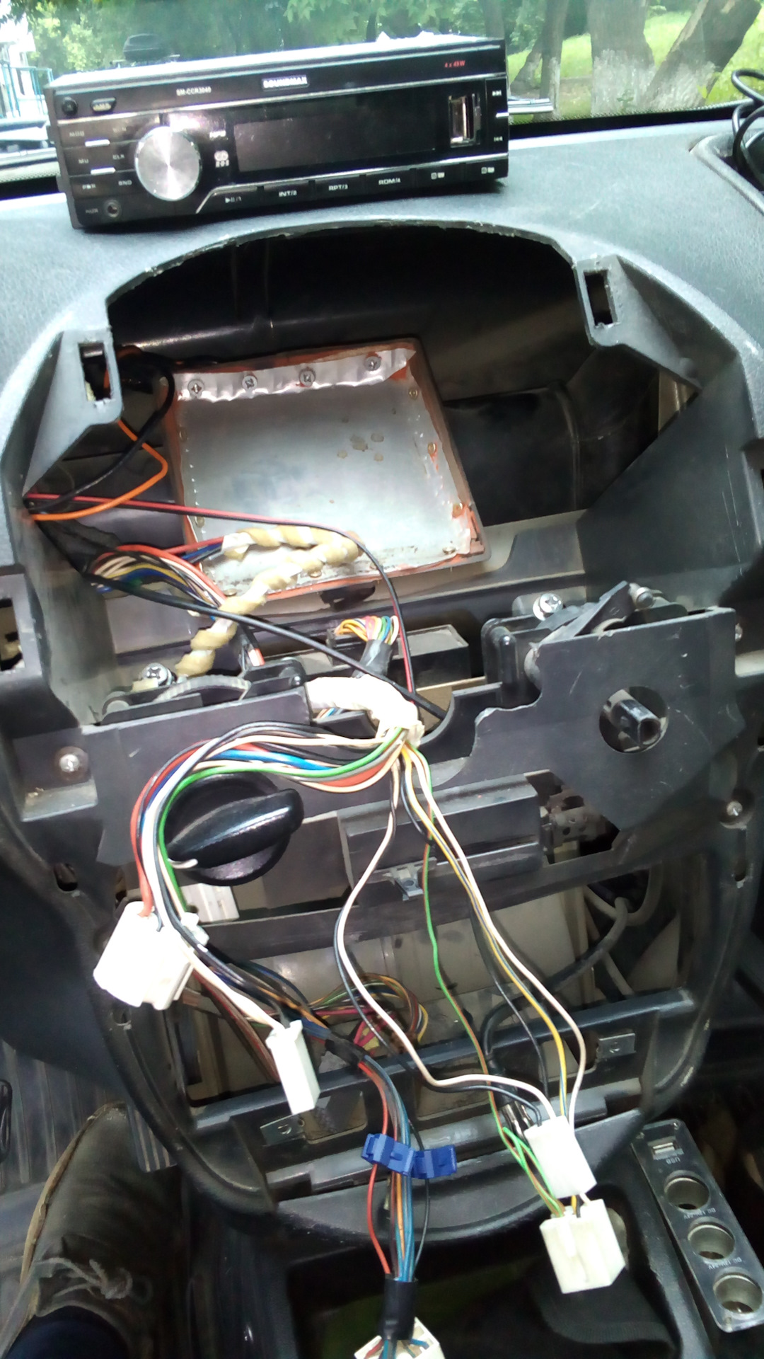 Подогрев заднего стекла калина 1 седан. Обогрев заднего стекла гранта лифтбек фишка. Блок управления зеркалами приора с подогревом. Реле обогрева лобового стекла калина 2. Блок управления зеркалами приора с подогревом.