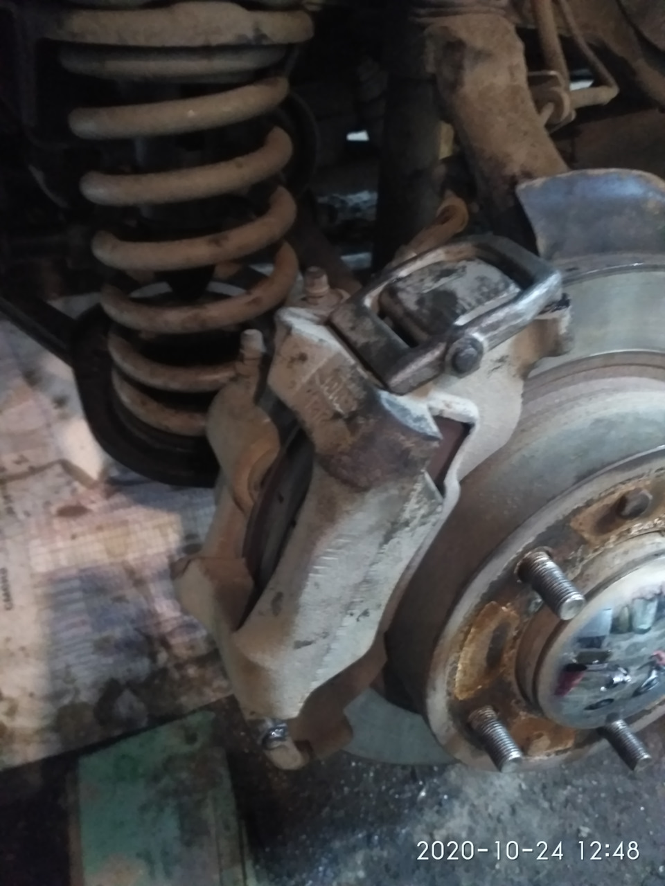 №58 передние колодки и задние амортизаторы на ниве — Lada 4x4 3D, 1,7 л ...