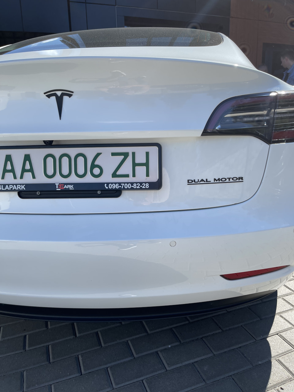 Установка шильдиков — Tesla Model 3, 2020 года | аксессуары | DRIVE2