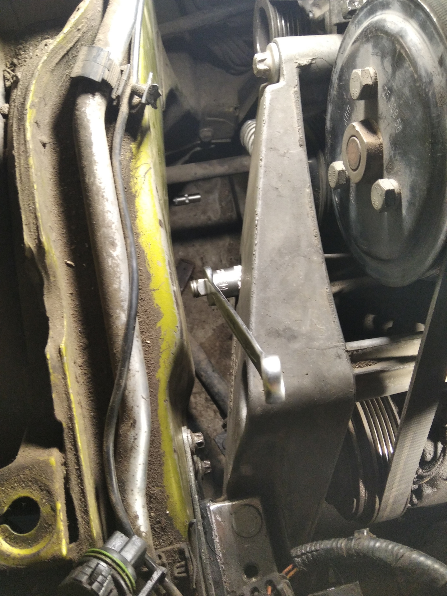 Замена правой подушки двигателя! — Opel Corsa B, 1,2 л., 1999 года ...