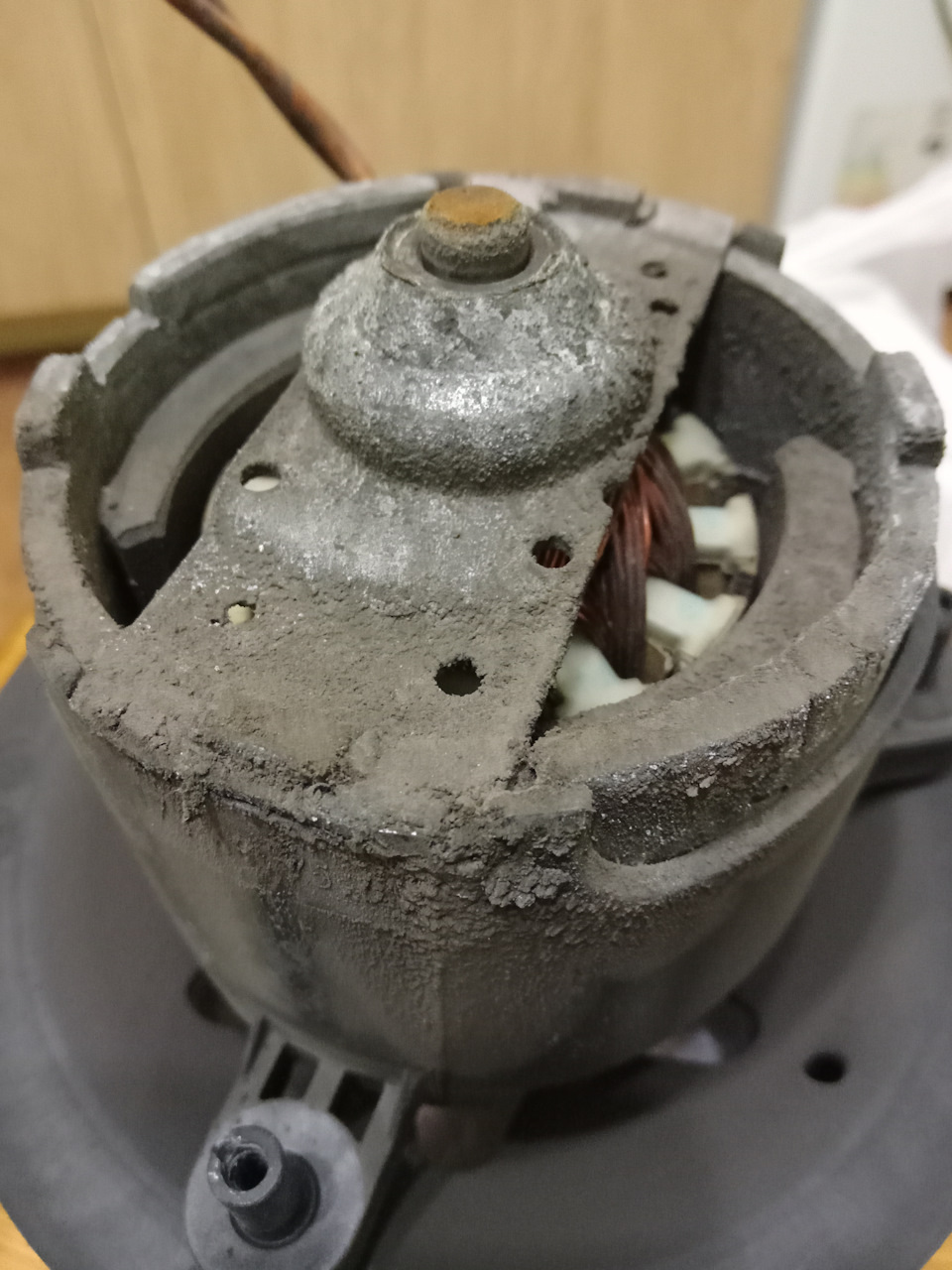 Разборка и ревизия моторчика печки BMW E90 — BMW 3 series (E90), 2,5 л ...