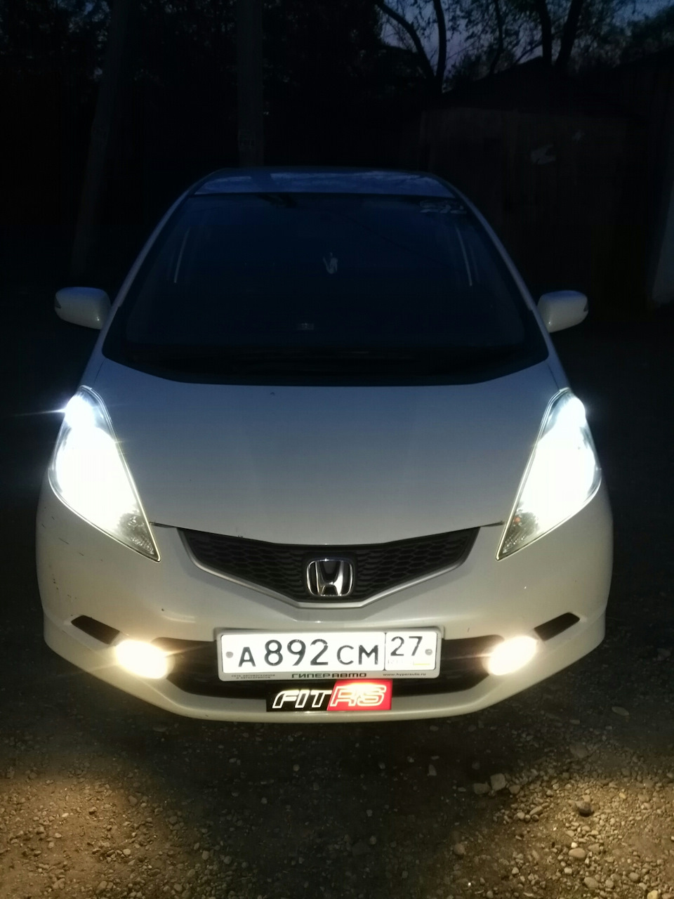 Светящаяся рамка под номер — Honda Fit (2G), 1,5 л, 2008 года | тюнинг |  DRIVE2