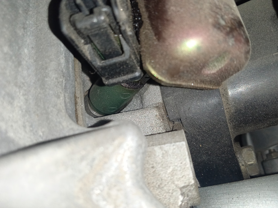 6. Запах бензина из-под капота — Toyota Wish (AE10), 1,8 л., 2003 года ...