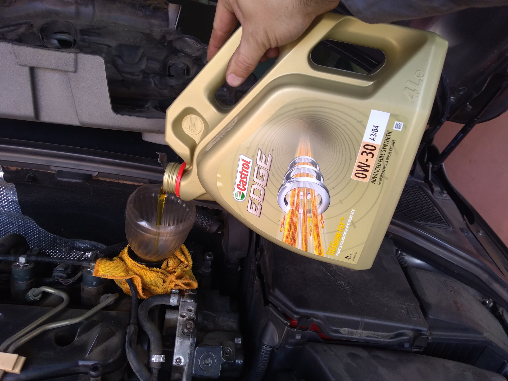 масла 6 литров. Castrol 0w20 15da9b. Hyundai xteer gasoline g700 5w-40. масло зик 10w 40 дизель. масла 6 литров.