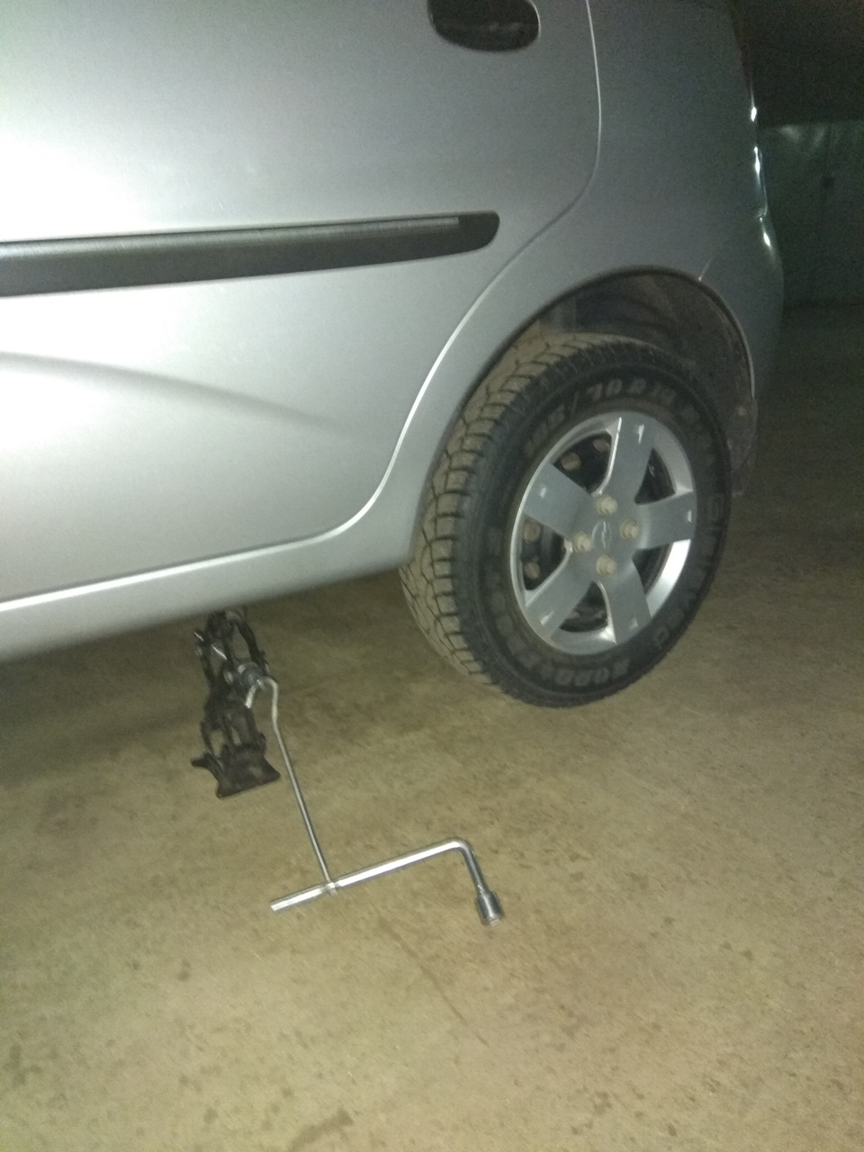 Перестал поднимать домкрат — Chevrolet Aveo 5-door (1G), 1,5 л, 2007 ...