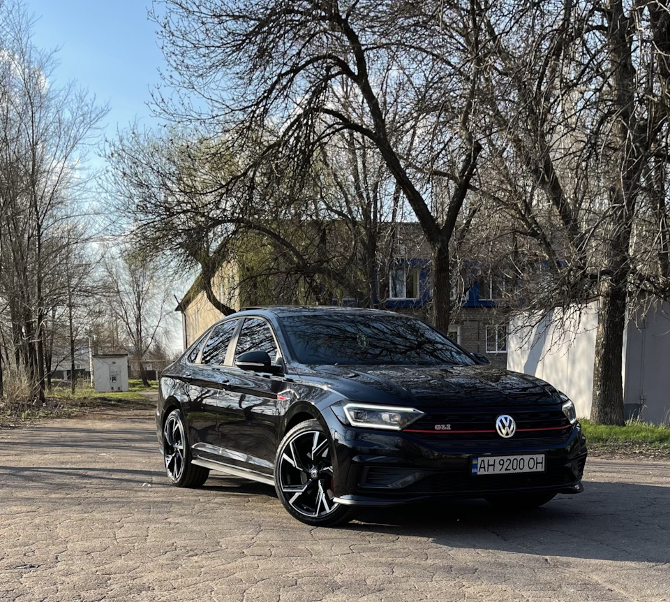 Диски R19 и goodyear f1 asymmetric 5 — Volkswagen Jetta VII, 2 л, 2019 года  | стайлинг | DRIVE2